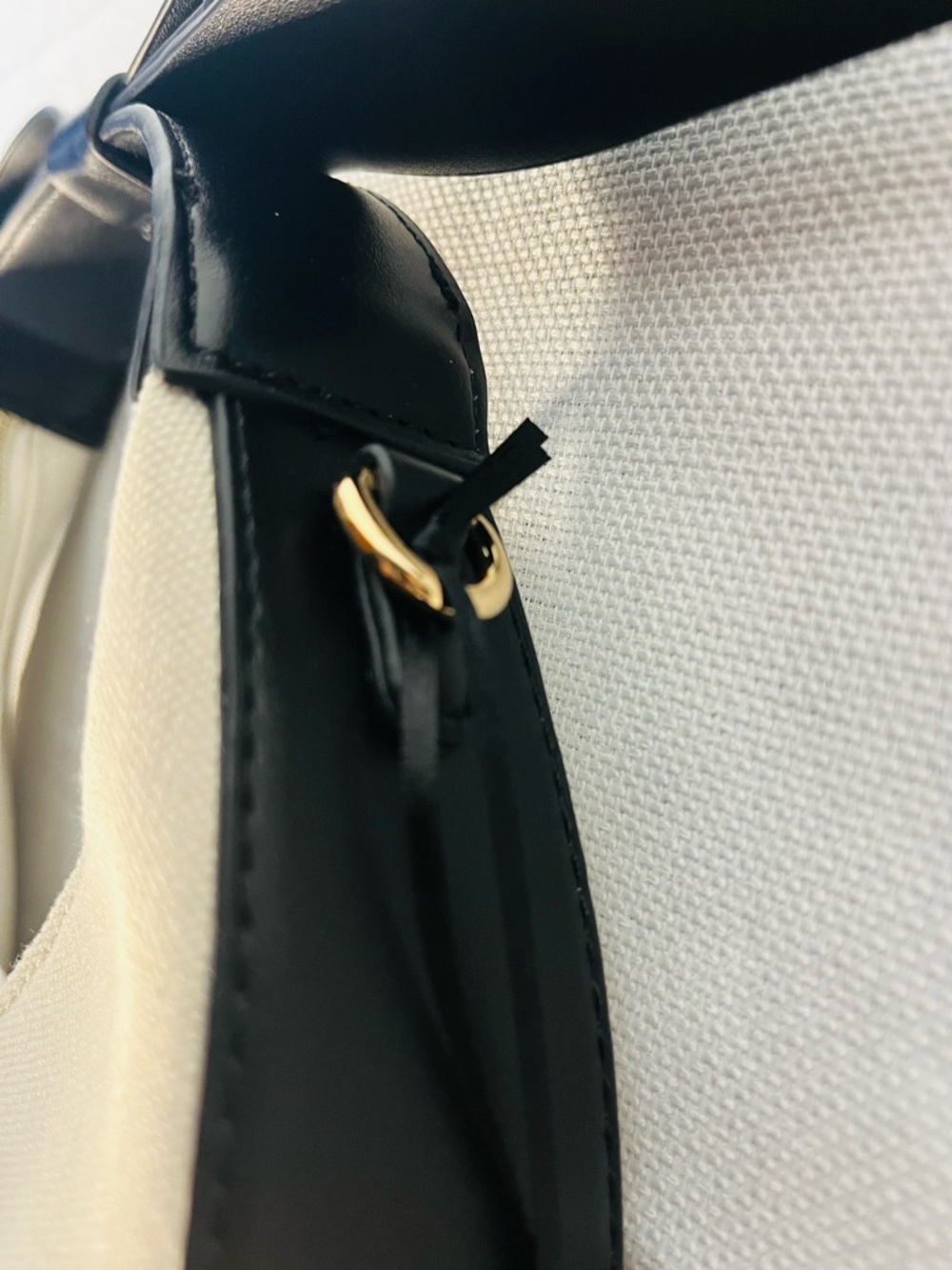 Two-Tone Crescent Bow Tie Crossbody HandBag — Black & Cream - Picture 11 of 14